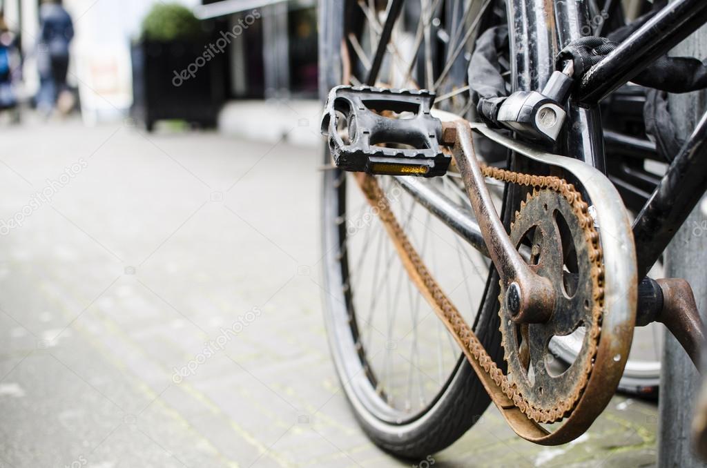 cadena oxidada de bicicleta